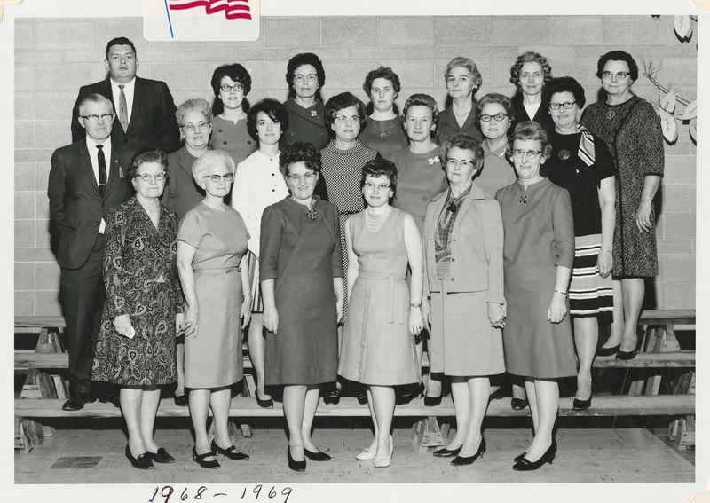 <b>Front Row L-R:</b> Bernice Jones (5), Ruby Trautman (5), Betty Kusler (2), Donna Weed (4), Doris Scott (2), Pauline Biggers (3) <br><b>Second Row L-R:</b> Obed Dahl (Principal), Irene Brown (4), Judi Taylor (l), Leona McKague (6), Helen Cox (1), Helen Larson (6), Elizabeth Coryel1 (3) <br><b>Third Row L-R:</b> Michael Jones (6), Gloria Griffin (2), Helen Bryce (l), Maureen McFaddan (5), Hazel Dudgeon (4), Esther Douglas (Music), Frances Ellis (3)