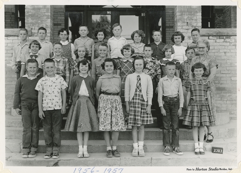 <b>Front Row L-R:</b> Michael Cleveland, Michael McCurry, Patricia McCoy, Glenys Lotridge, Sharon Halverson, Douglas Gregory, Judy VanPaepeghem <br><b>Second Row L-R:</b> Linda Weatherby, Ronald Parks, Toni Arnold, Larry Weast, Pamela Mesecher, Gerald Mitchell, Mary Young, Larry Davis, Mrs. Truatman <br><b>Third Row L-R:</b> Ronald Reed, Dean Jackson, Jerry Lyn Nichols, Alan Riddle, Ameletta Frost, Bill Kindall, Georgia Carr, Allen Christman, Carol Lee Coleman, Daniel Brown