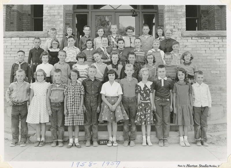 <b>Front Row L-R:</b> Gary Toll, Linda An Chastain, Ronnie Cleveland, Janie McArthur, Wendel Pharaoh, Paula McGoldrick, Skipper Wood, Rosemary Pitman, Gary Felt, Dianne Norris, Gary Clarkson <br><b>Second Row L-R:</b> Jay Thomson, Bonita Frost, Clarence Bolen, Teresa Mitchell, Malcolm Beach, Marilyn White, Tommy Vincent, Renee Shelby, Jan Reynolds, Sandra Humphreys <br><b>Third Row L-R:</b> Gary Johnson, Marsha Rawlins, Wayne Mittleider, LaRu Linton, Billy Cox, Thelma Smart, Lynn Boyd, Mary Campbell, Gary Hart <br><b>Fourth Row L-R:</b> Rayme Walters, Polly Ambrose, Tommy Stansbury, Kitty Conner, Jimmy Grant, Sherri VanHorn, Tom Reinhart, Linda Ellis, Mrs. Trautman