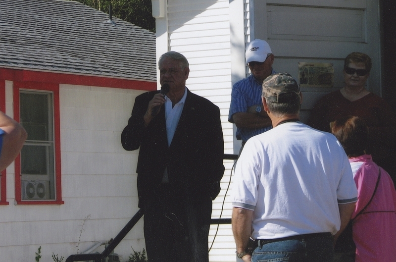 Terry Smith speaks at Pine Street School rededication event, September 26, 2008. 